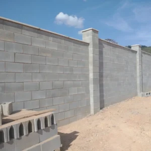 vista-do-muro-de-blocos-de-concreto-1024x768